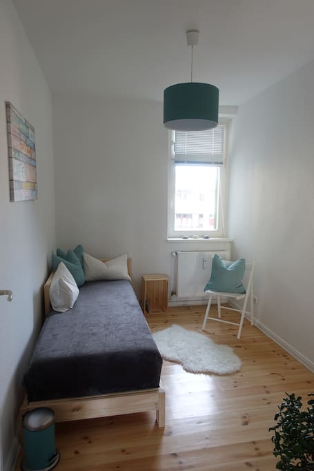 Guestroom, bed is extendible and has two mattresses (each 80x200cm)