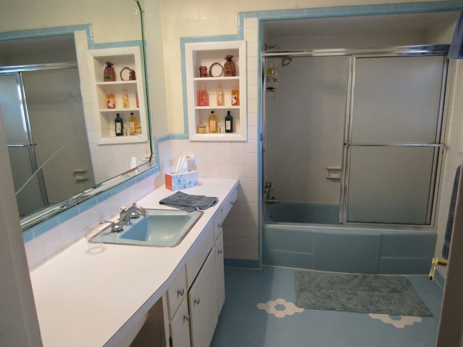 The Lincoln Acre Bathroom