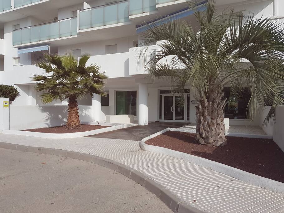 ENTREE RESIDENCE