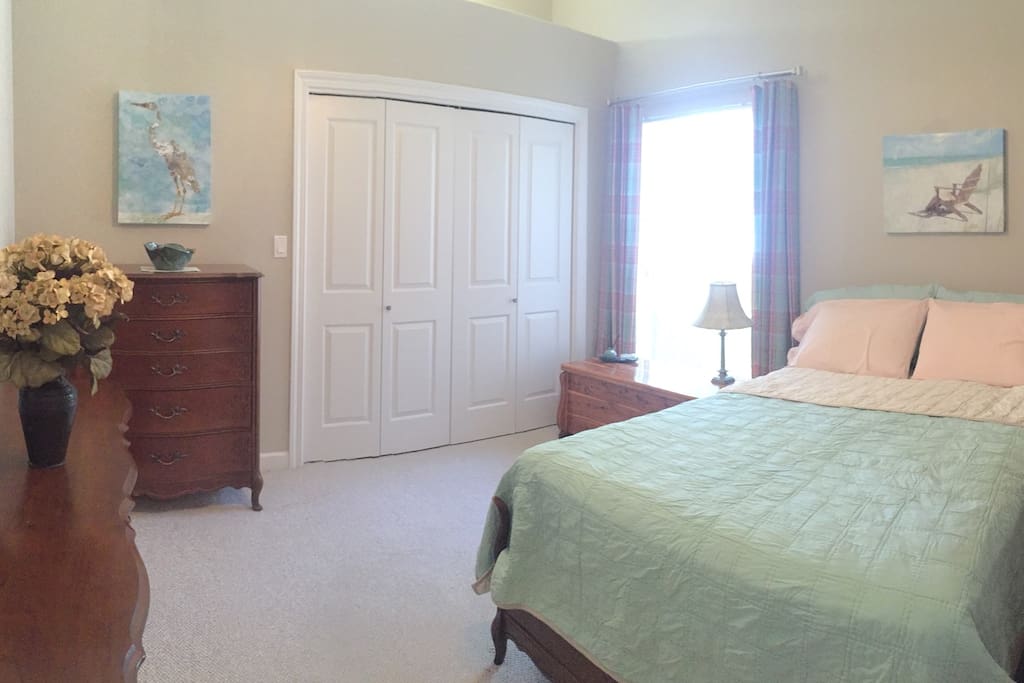 This room has been updated to a King sized bed.