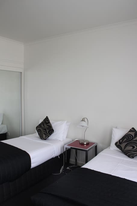 Executive Apartment - Twin beds (2nd Bedroom)