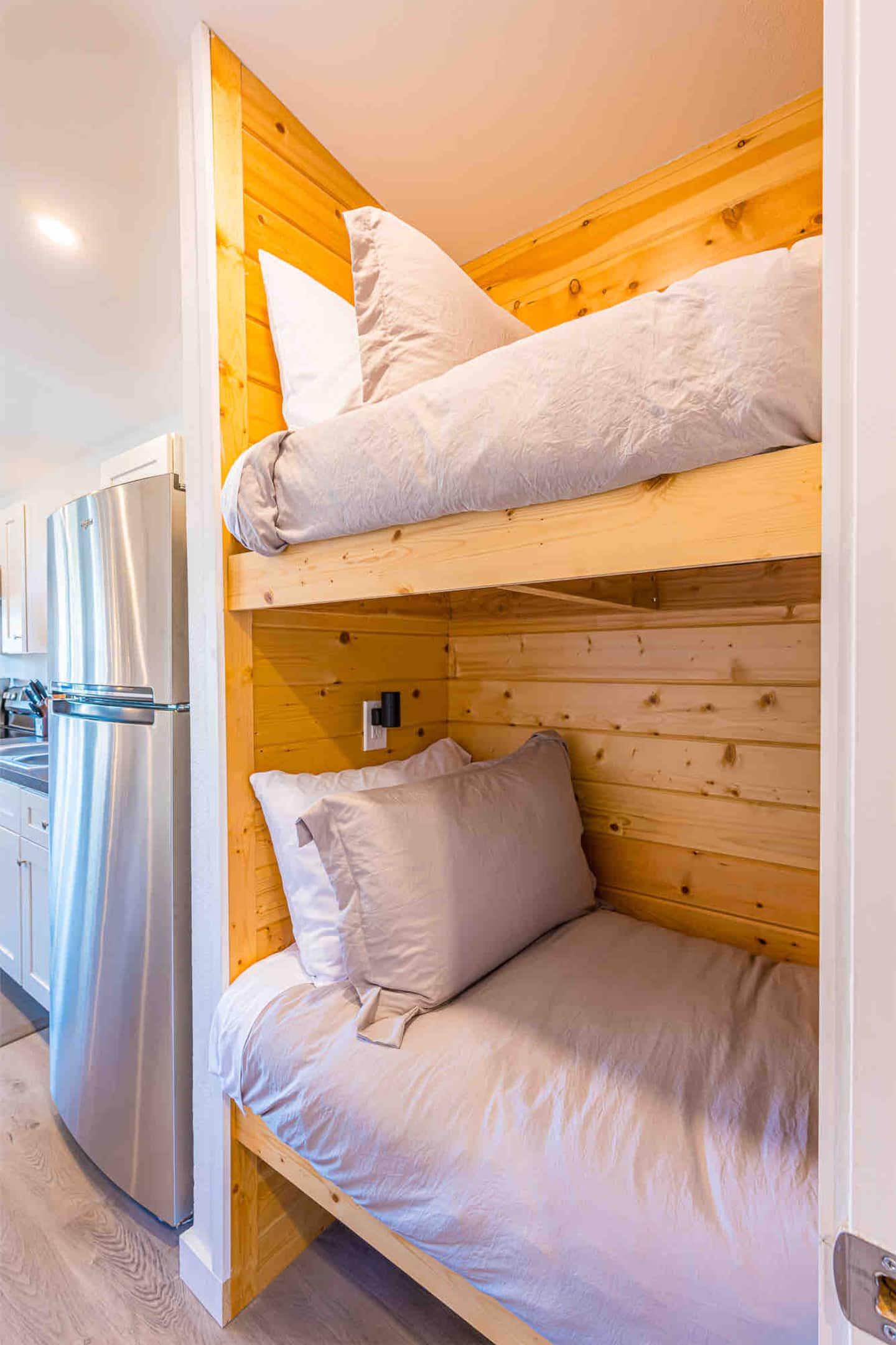Rainforest Tiny Home Retreat: Woodsy photo 8