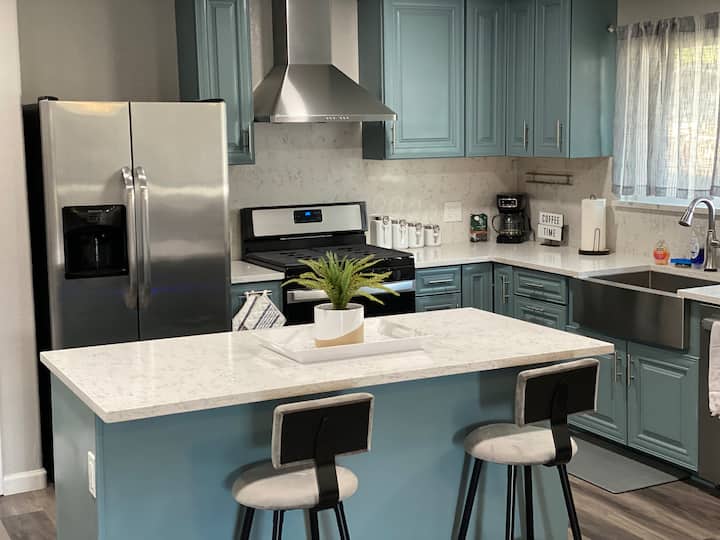 A Traveler’s Getaway Houses for Rent in Clearlake, California, United