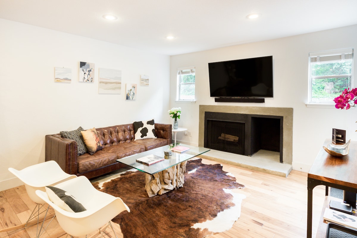 Explore Downtown Austin from a Hip Condo