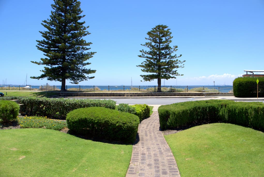 Easy access to the beach and promenade