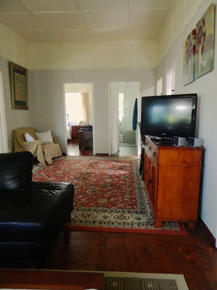 15gns Central Location Perfect For Work Crews. - Mackay