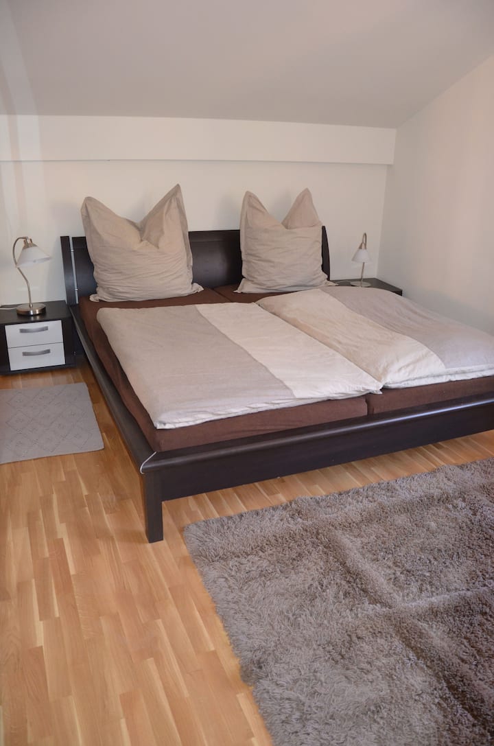 Schlafzimmer #1 // Спалня №1