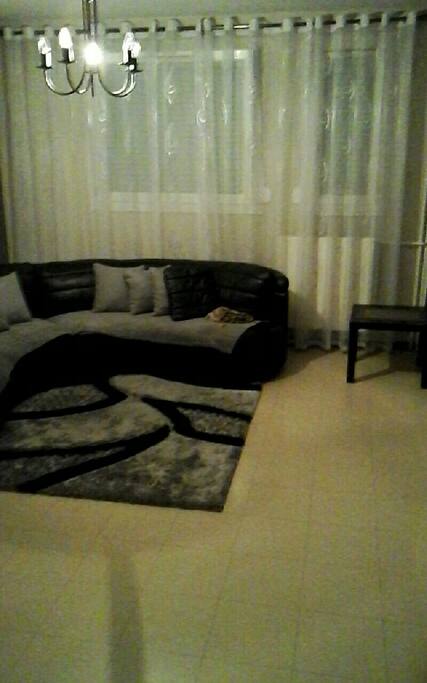 Room 2 / chambre 2