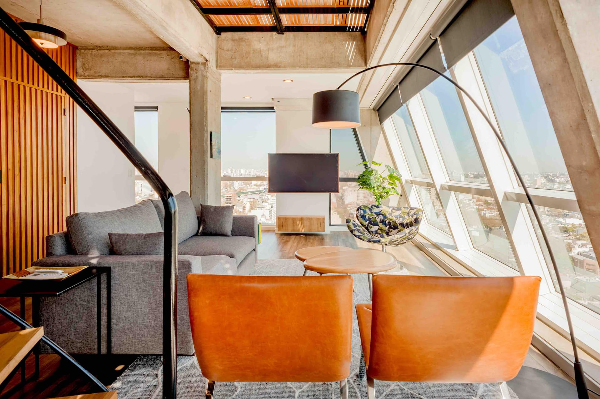 Renovated three-bedroom apartment in Palermo with 360 views