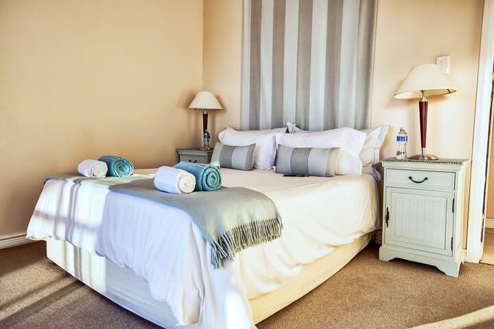 Blaauwberg House on the beach in Bloubergstrand gallery image 5