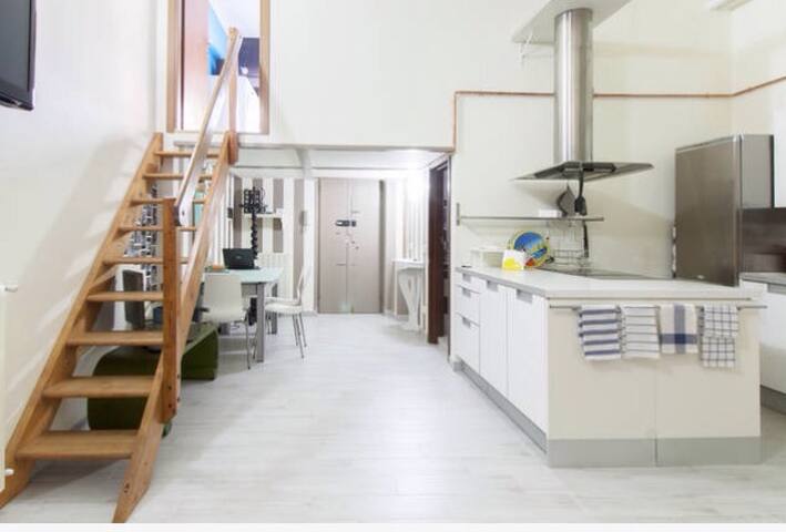 ROOM WITH BREAKFAST 10" FROM CENTER.