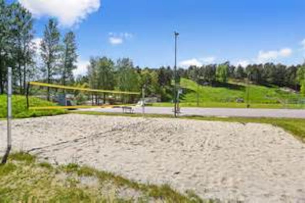 Beachbane og fotballøkke 100 m unna