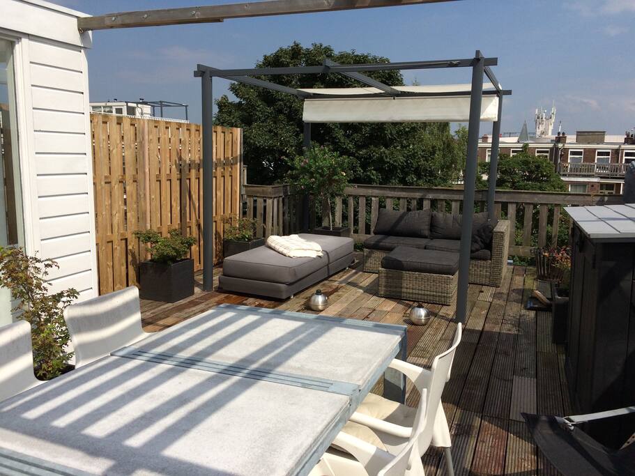 Enjoy take away food on your private roof terrace