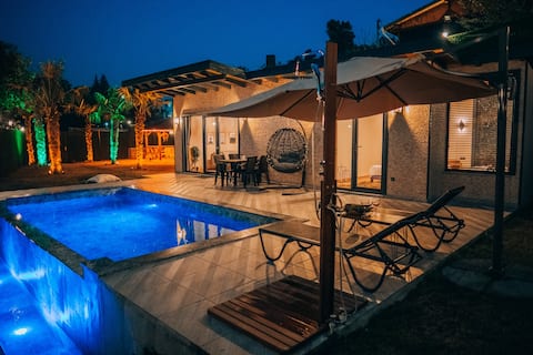 Sapanca Vineyard House2
Heated pool and hot tub