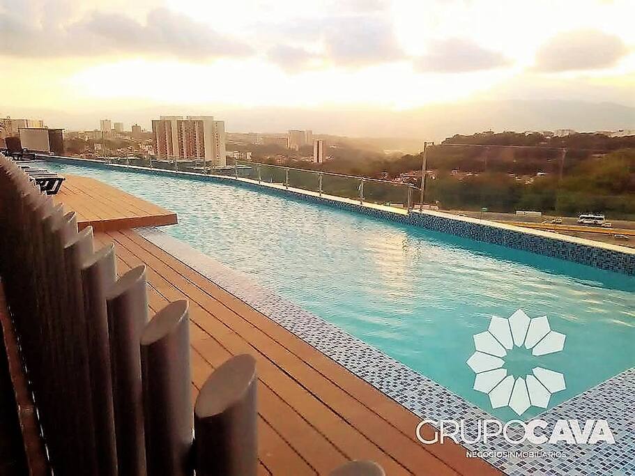 Piscina Con Vista a la Ciudad
