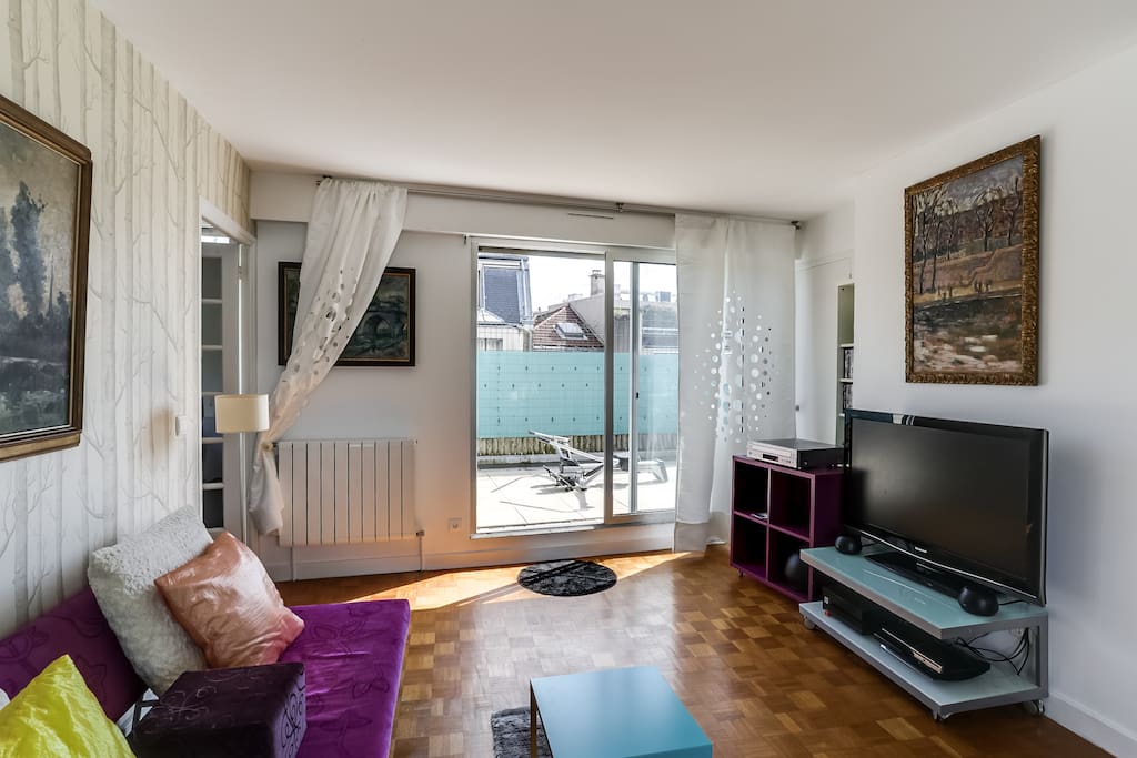 The 30 square meters living room has 2 glass doors leading to the terrace . It is equipped with : dining table for 4 people, single sofa bed, cable, TV, DVD, stereo, hard wood floor.