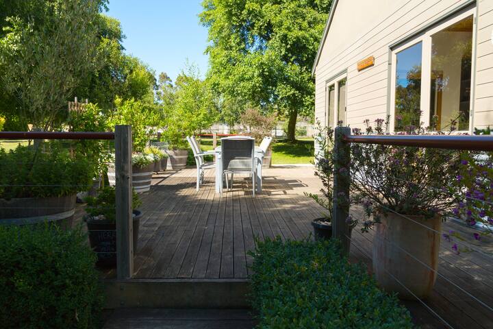 Farm Stay In Heart Of Wine Country Cottages For Rent In Rowella