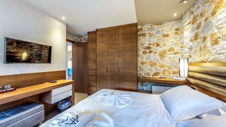 Ground Floor: Bedroom 2