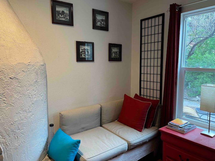 Peaceful Foothill In-law Studio, Trails, Own Entry - Albuquerque, NM