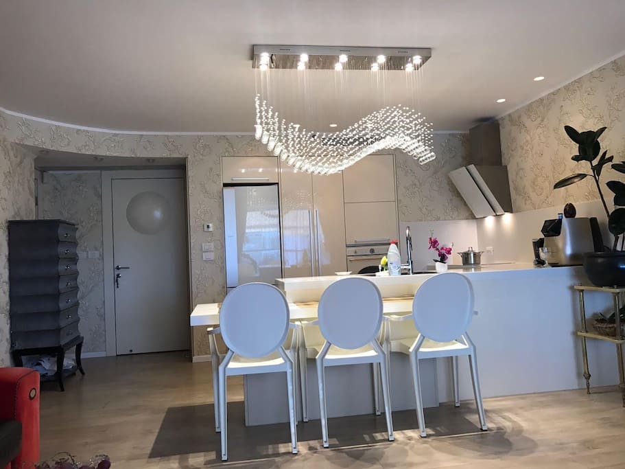Open Kitchen/Lounge