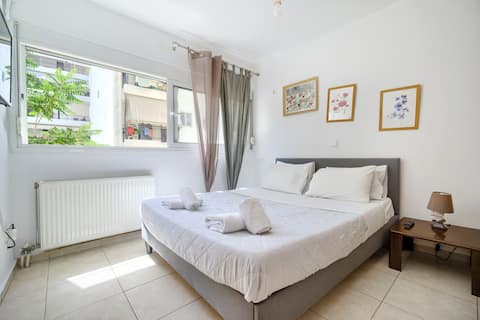 Popular Airbnb listing: Sunny cozy apt near Syggrou_fix metro station in ΝΕΟΣ ΚΟΣΜΟΣ