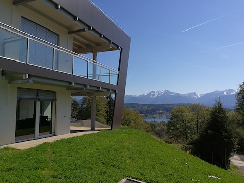 Popular Airbnb listing: Modern completely new apartment with stunning view in Velden Am Wörther See