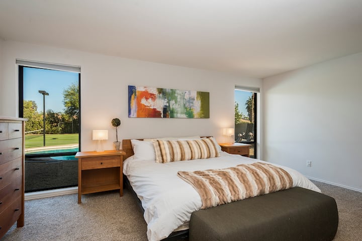 Dormitorio principal con cama tamaño king