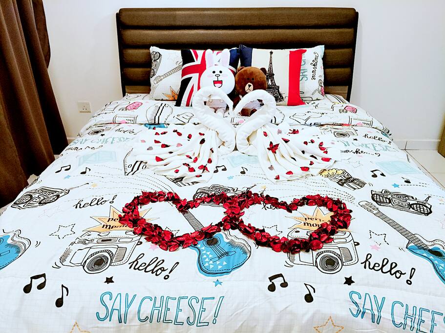 Bedroom with Queen size bed and attached bathroom