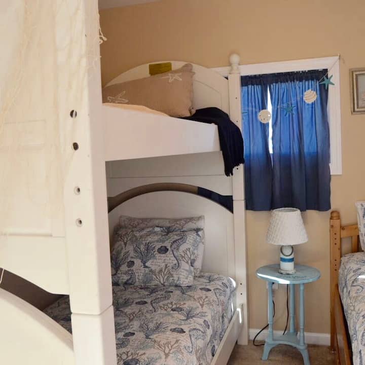 спалня 3 - двуетажни легла и 1 единично легло