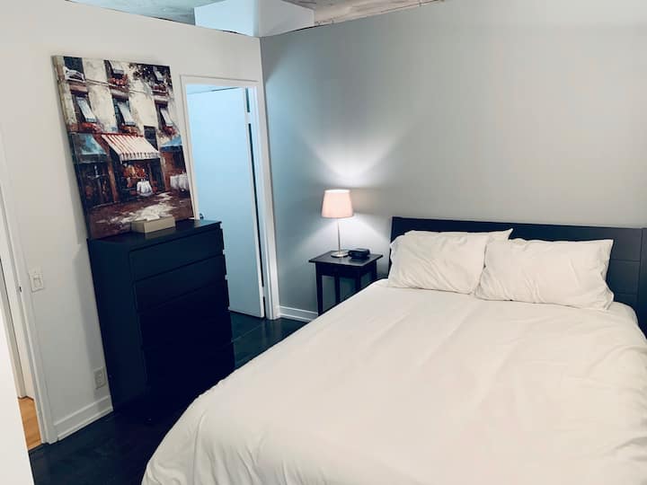 Sovrum med walk-in garderob