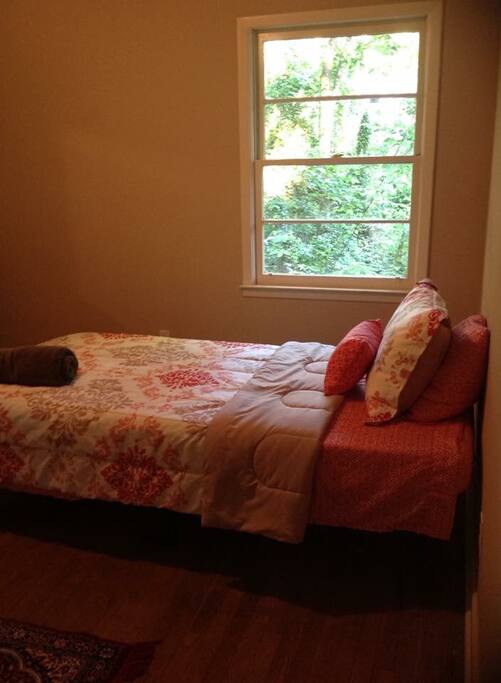 Private cul-de-sac with no one next door.