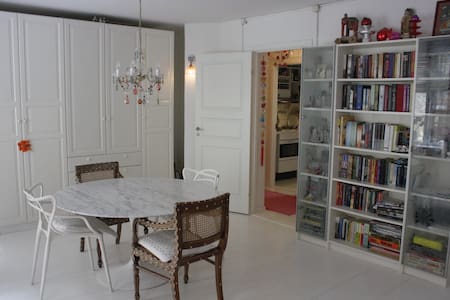 cosy flat 2 min from Central Statio