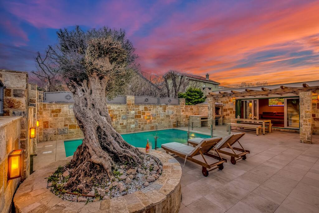 Private Pool area