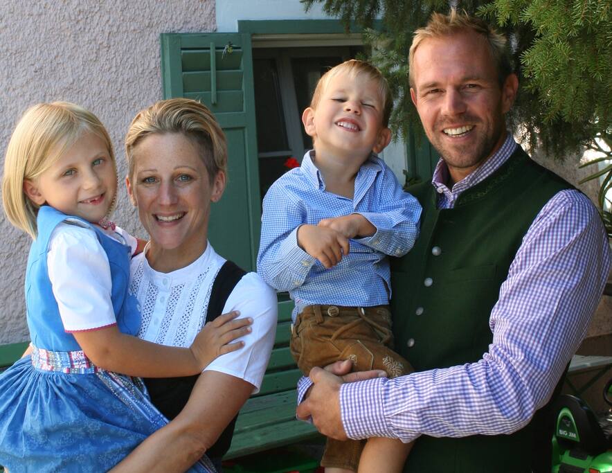 Katharina und Andreas mit Kindern