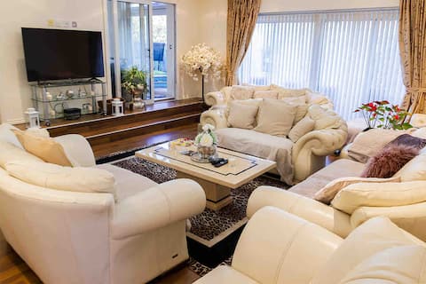 Modern luxurious huge  property near city center