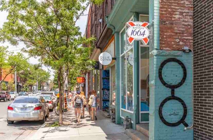 stylish 1300 ft² loft: 3BR + patio @ queen west gallery image 5