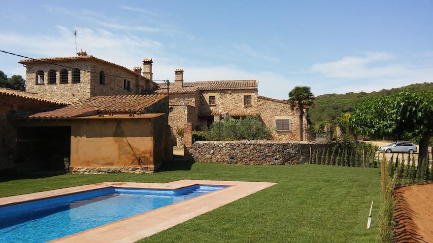 Mas Cases (Masía siglo XVII en la Costa Brava)