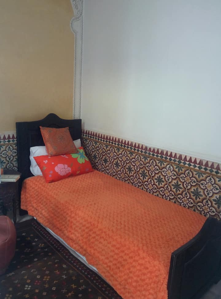 غرفة النوم الواحدة مع تكبيرها!