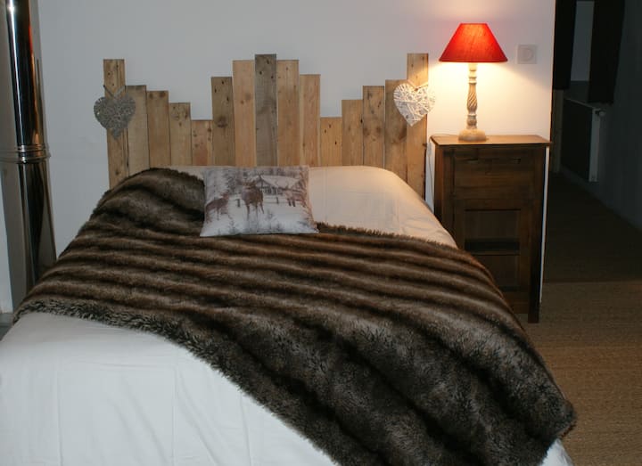 Hlavná spálňa 25 m2 s posedením (1. poschodie)