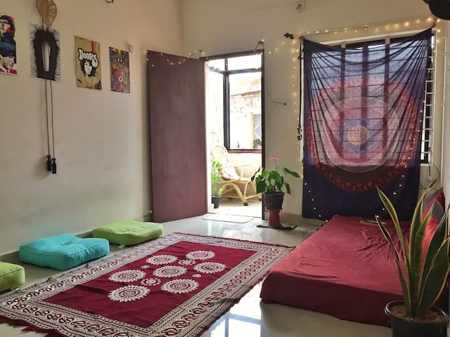 ♻️Simple space to SLEEP and do YOGA for travellers