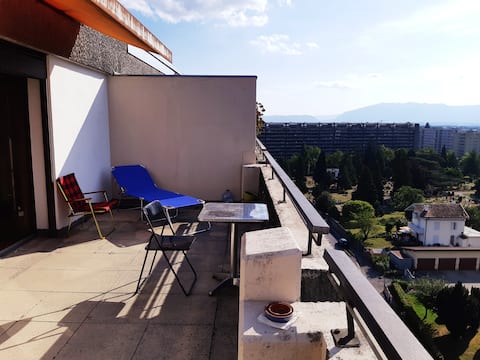 Popular Airbnb listing: Studio with a beautiful view in Geneva in Petit Saconnex Et Servette
