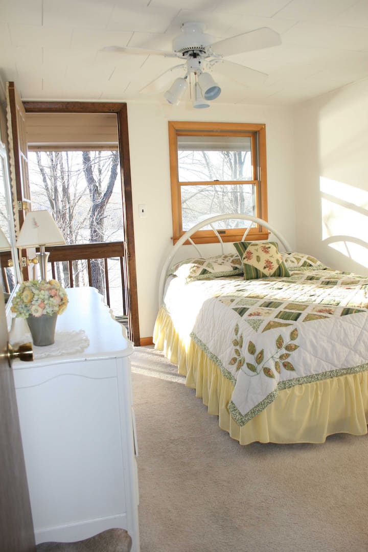 Plná spálňa s terasou na 2. poschodí