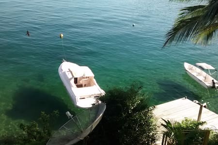 CASA NA ILHA GRANDE DE FRENTE PRO MAR COM PIER