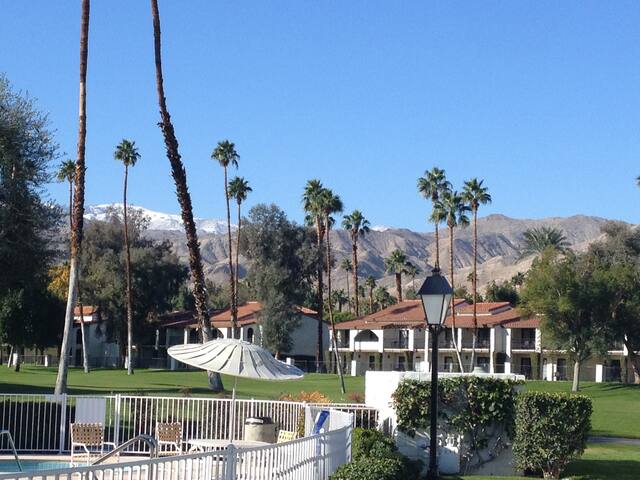 Perfect Location Room "Private Bath" Pool Jacuzzi