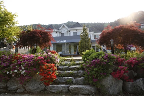 It is a countryside house in Sleipland, a creekside house that comes out after passing the Sonagi Vi