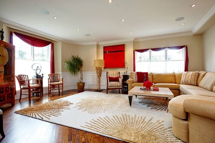 Luxury Home in Prestigious Area