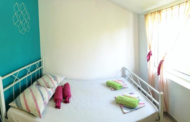 CHUMBA CHA KULALA #3 (kitanda cha watu wawili kwa 2)