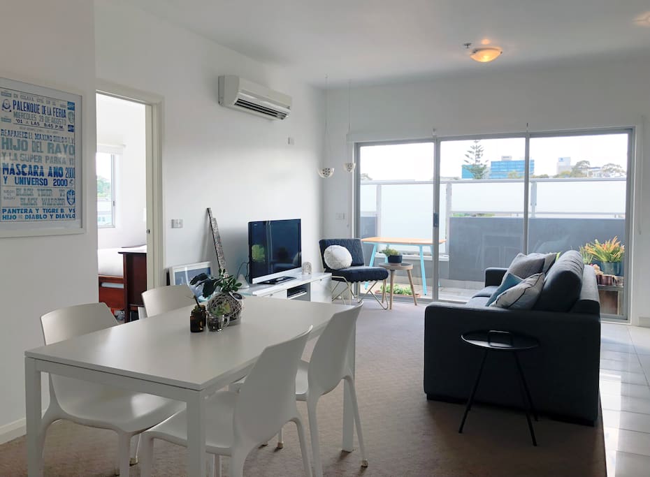 Lounge / Dining