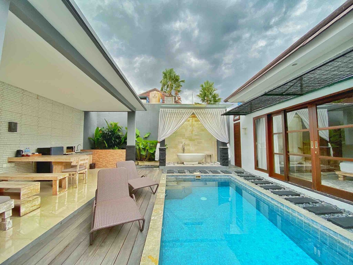 Romantic 1BR Villa On Border Seminyak & Canggu - Villas For Rent In ...