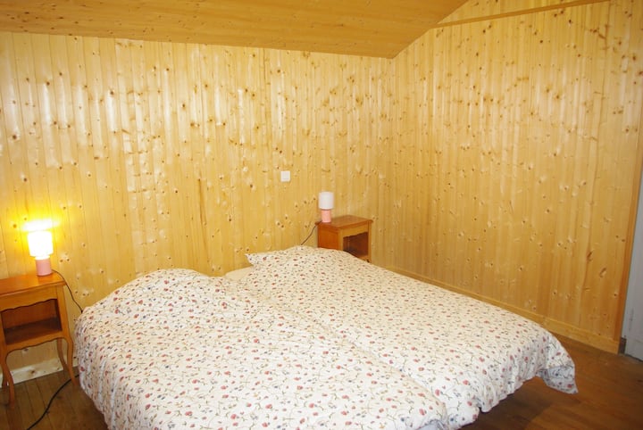 spálňa 6 na poschodí s 3 posteľami 90 cm